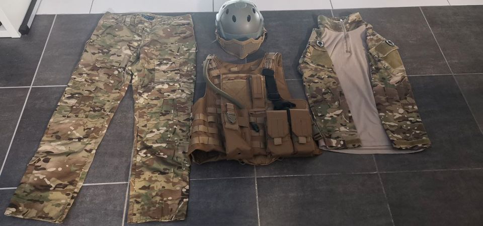 AirSoft/Cosplay armee outfit packet in Mettingen