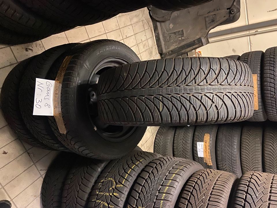 Renault Winterreifen auf Stahlfelgen 205/55 R16 91T. G8/30 in Troisdorf