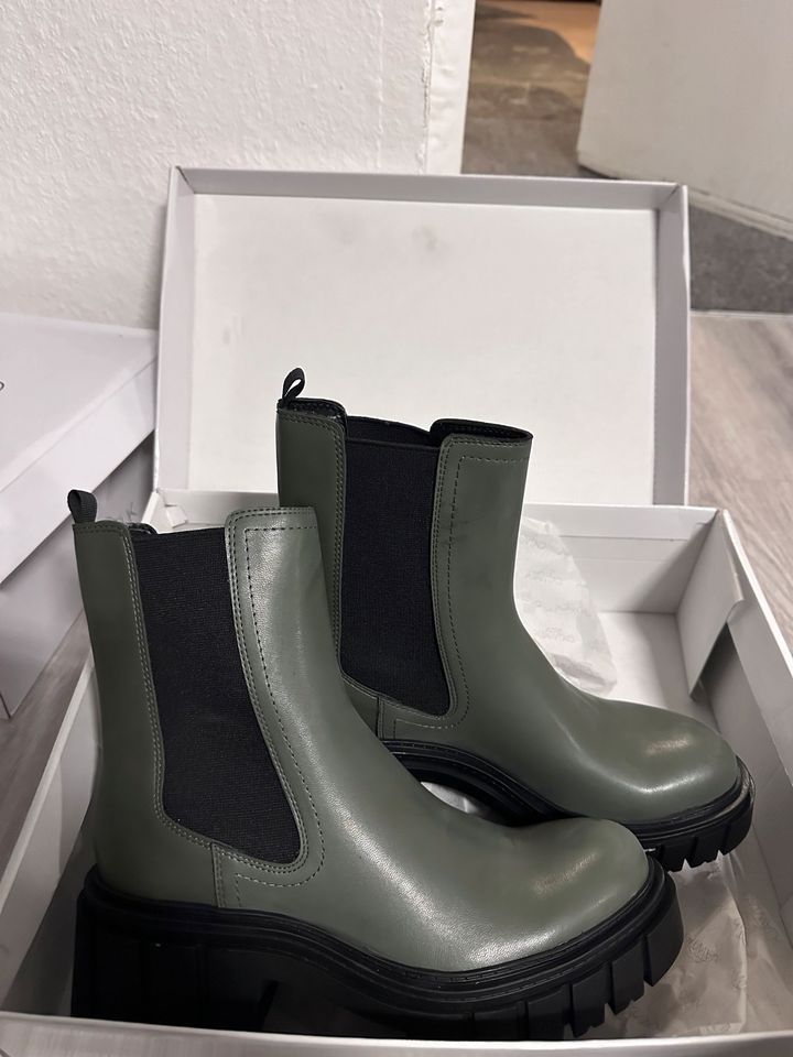 Stiefel 40 NEU deichmann Olive Schuhe in Mainz