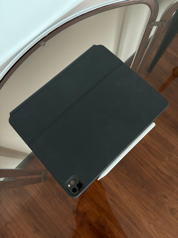 iPad Pro (12.9-inch) (5th generation) + Magic Keyboard in München