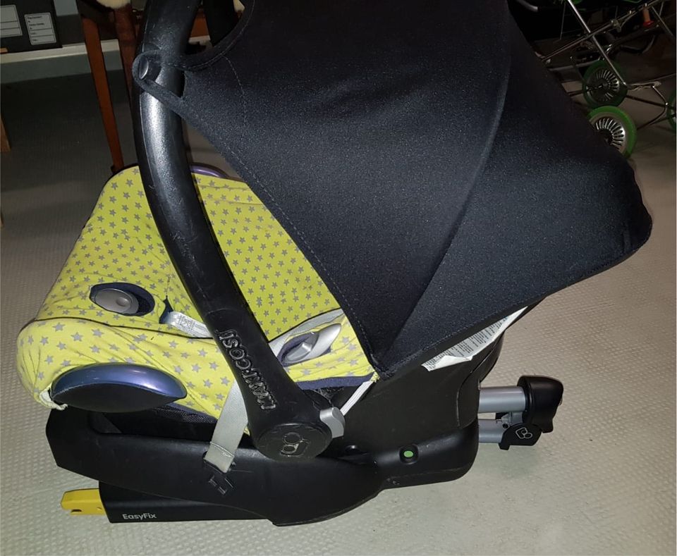 Maxi Cosi Babyschale mit Isofix Basisstation in Reutlingen