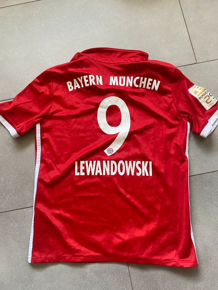 Komplettes Trikot Set FC Bayern München Robert Lewandowski in Ratingen