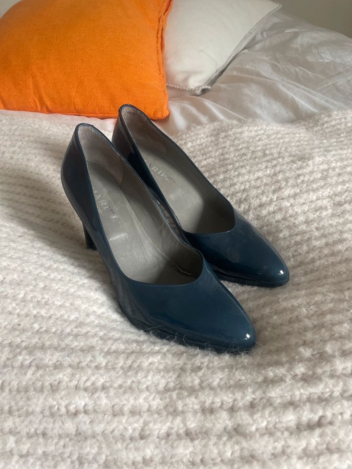 Maripe High Heels Pumps blau Lack Gr. 39 1/2 in Essen