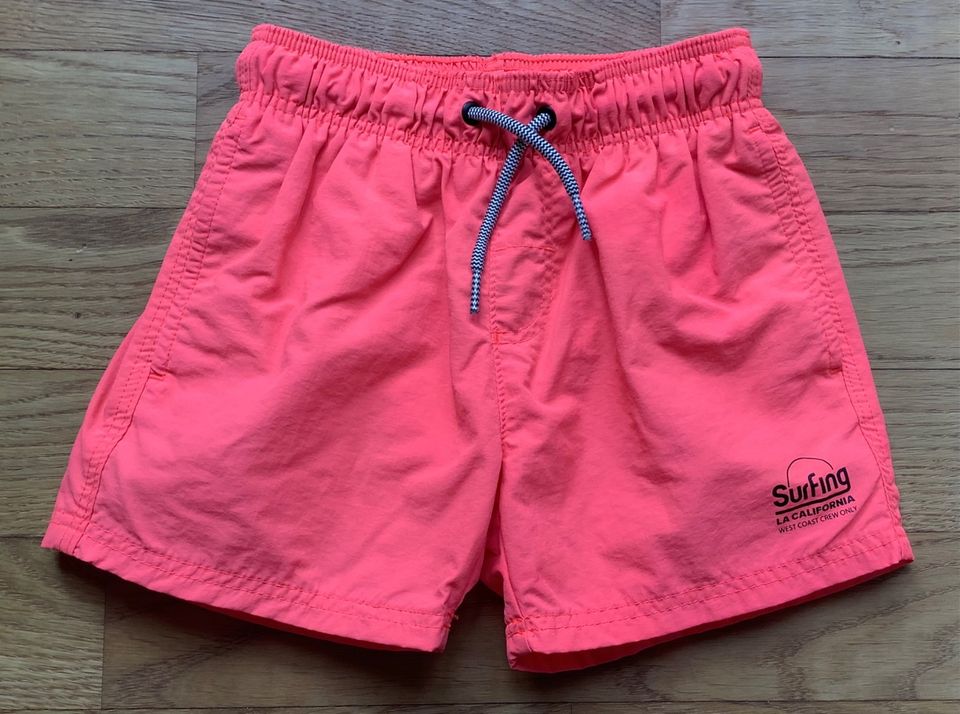 Wie neu_Badeshorts, Größe 92, neon-korallrot in Düsseldorf