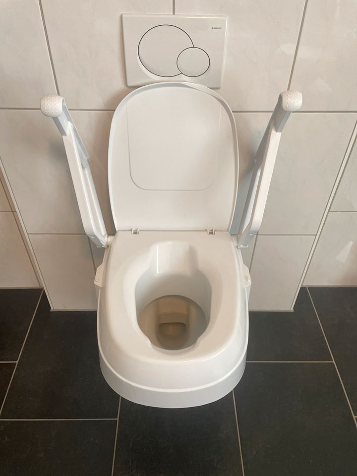 Toilettensitzerhöhung mit Armlehnen in Jülich