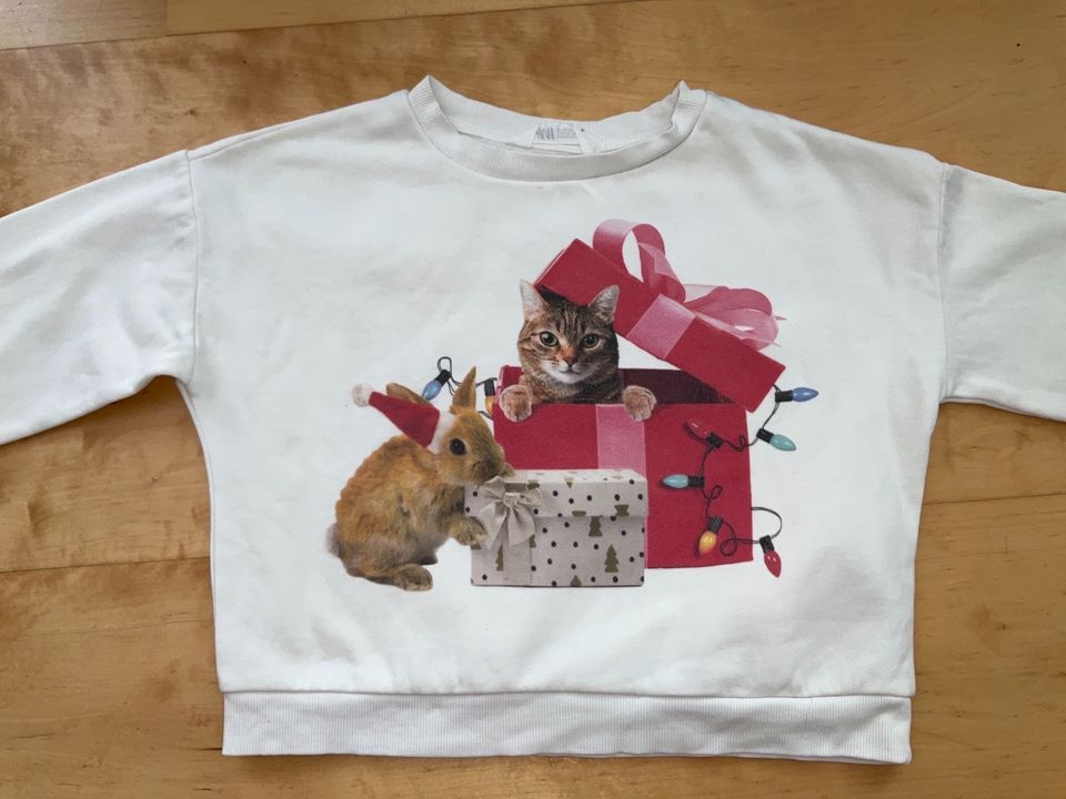H&M kurzes Sweatshirt „Weihnachten“ mit Katze und Kaninchen in Berlin