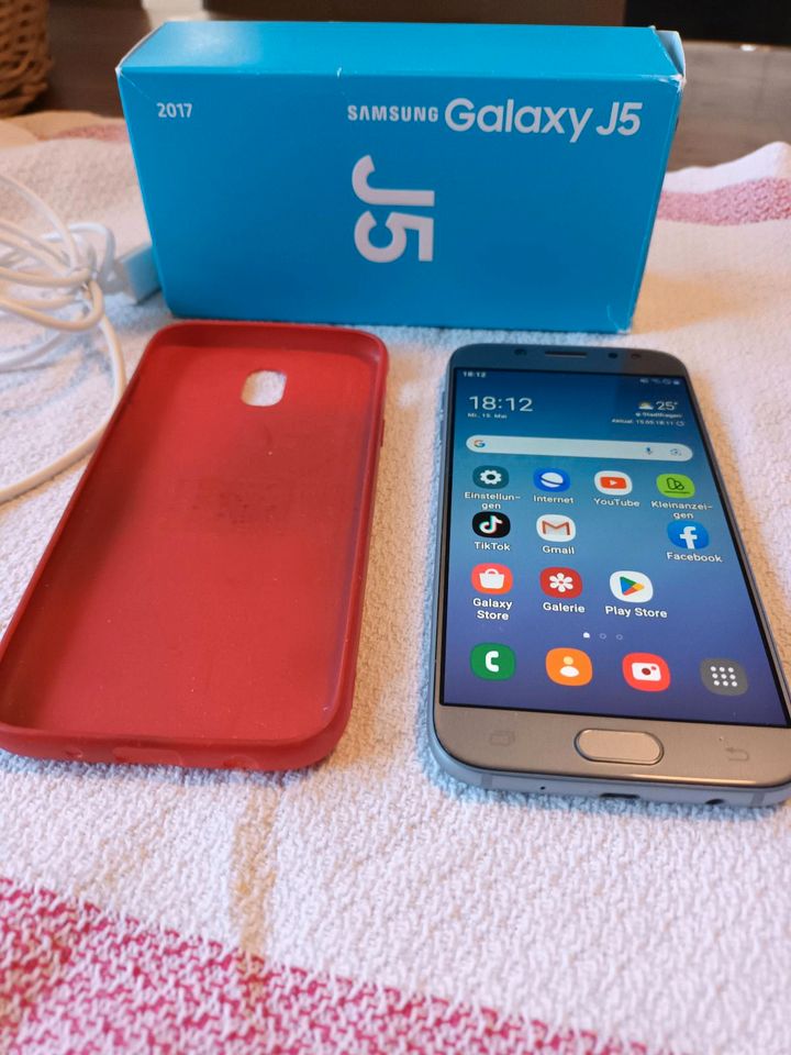 Samsung galaxy  j5. Gutem Zustand Voll Funktion16 GB ohne Simlock in Stadthagen