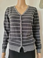 Damen Cardigan Strickjacke grau gestreift Gr. 36 / 38 Bayern - Lichtenfels Vorschau