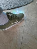 Nike Sneaker grün fast neu Herrenschuhe Größe 44 Hessen - Hochheim am Main Vorschau