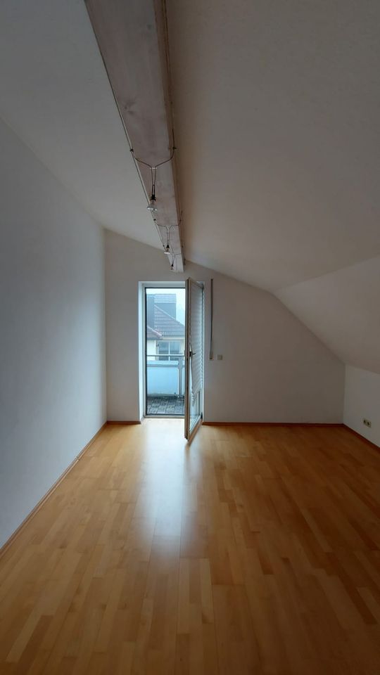 2 Zimmer Wohnung im DG mit Balkon und EBK in Ingolstadt in Ingolstadt