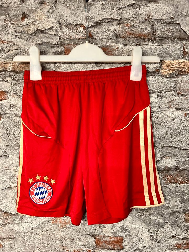 Bayern München Hose in Bergholz Rehbrücke