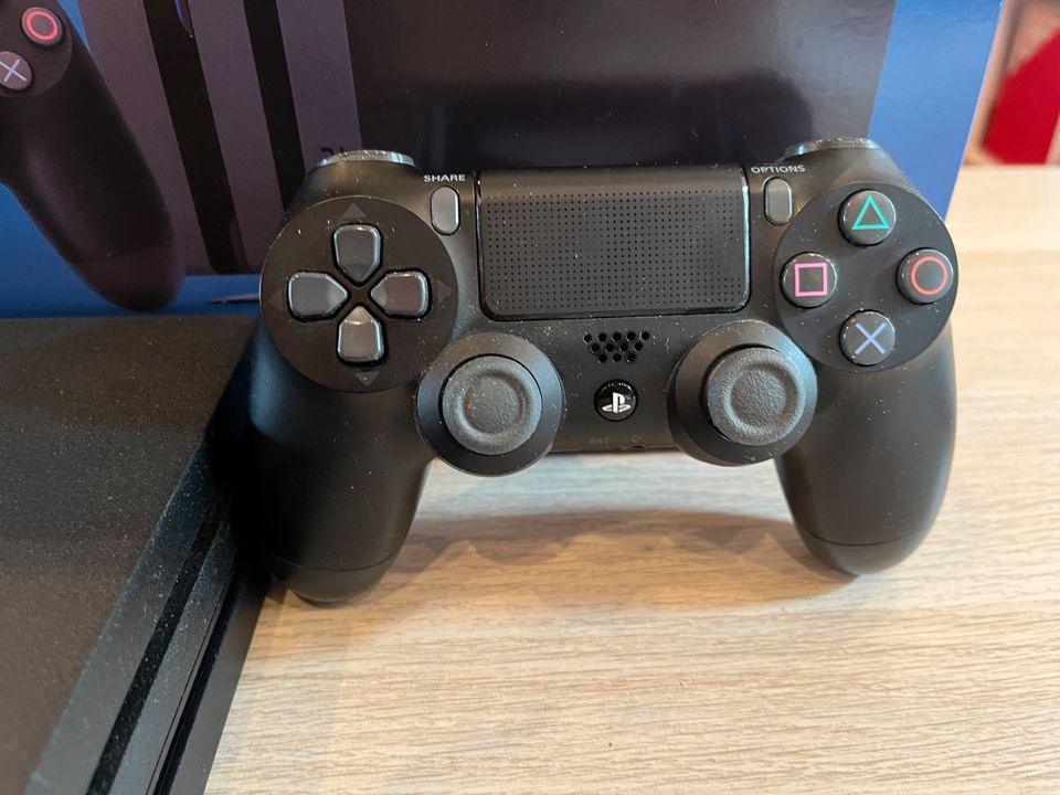 PlayStation 4 Pro 1 TB in Friedberg (Hessen)