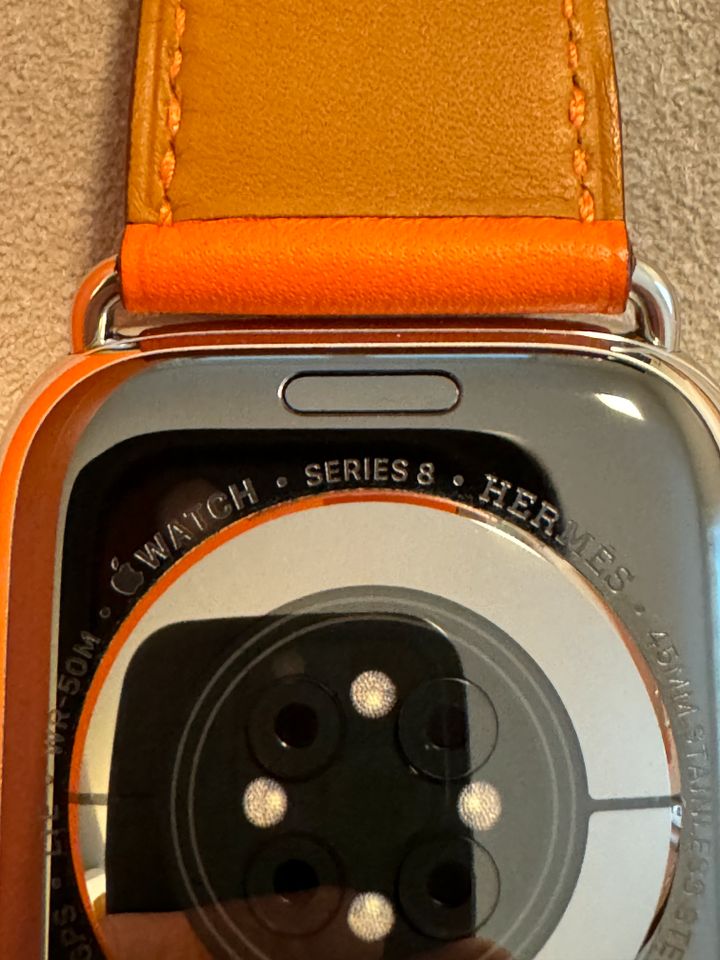 Apple Watch Hermes Series 8 45mm mit Single Tour Braun o. Orange in Gomaringen