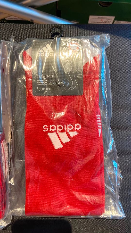 FC Bayern Socken Adidas !Neu! in Gummersbach