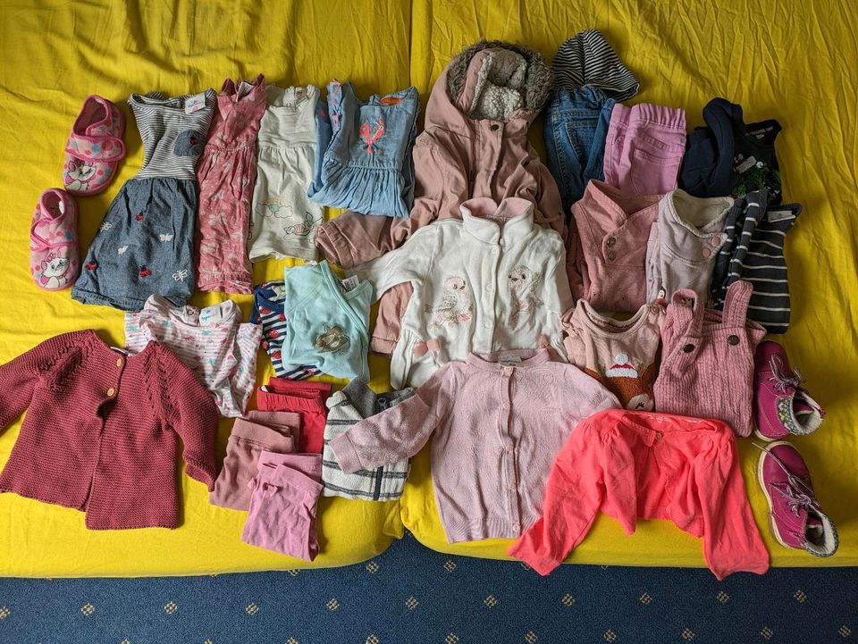 Baby Mädchen Kleiderpaket Pulli Hose Jacke Leggings Kleid Body in Hohenlockstedt