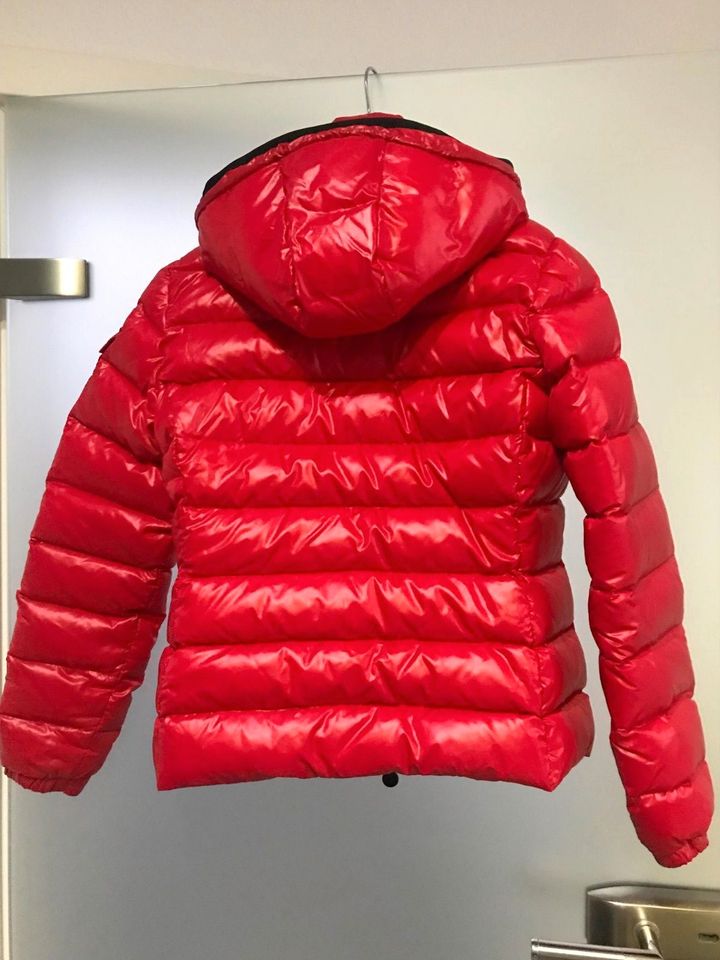 Moncler Winterjacke Grösse 2 (S) in Düsseldorf