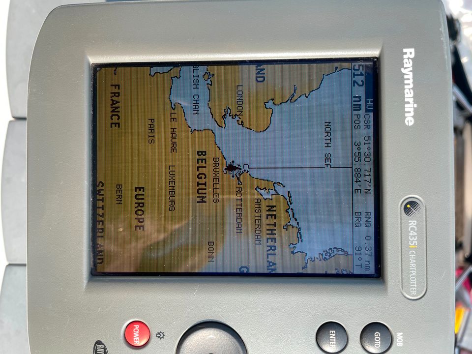 Raymarine Kartenplotter RC435i in Düren