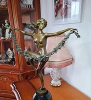 Bronzefigur. Bronzeskulptur. Bronze Figur Frau.Blumen Tanzerin Nordrhein-Westfalen - Langenberg Vorschau