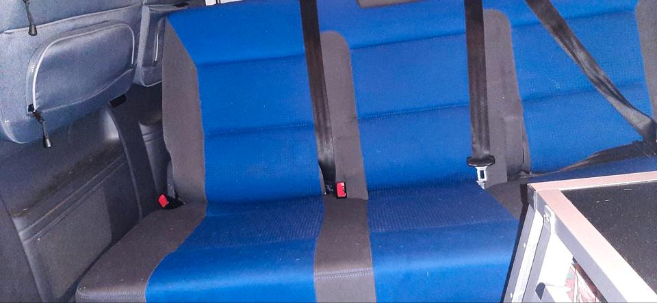 VW Bus T5 Sitzbank mit Schlaffunktion für Schienensystem in Leegebruch