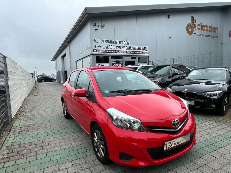 Toyota Yaris Edition 2014 1 Hand NAvi Kamera in Rheinbach