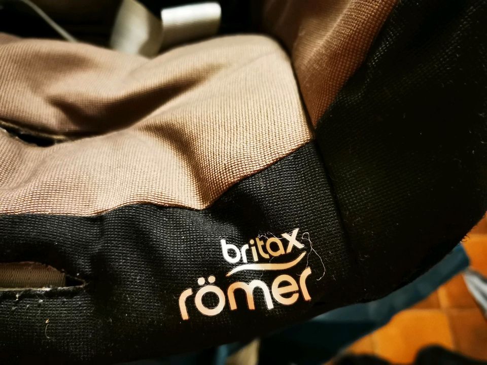 *Kinderwagen von Teutonia + Britax Römer  Babyschale +Autostation in Mauer