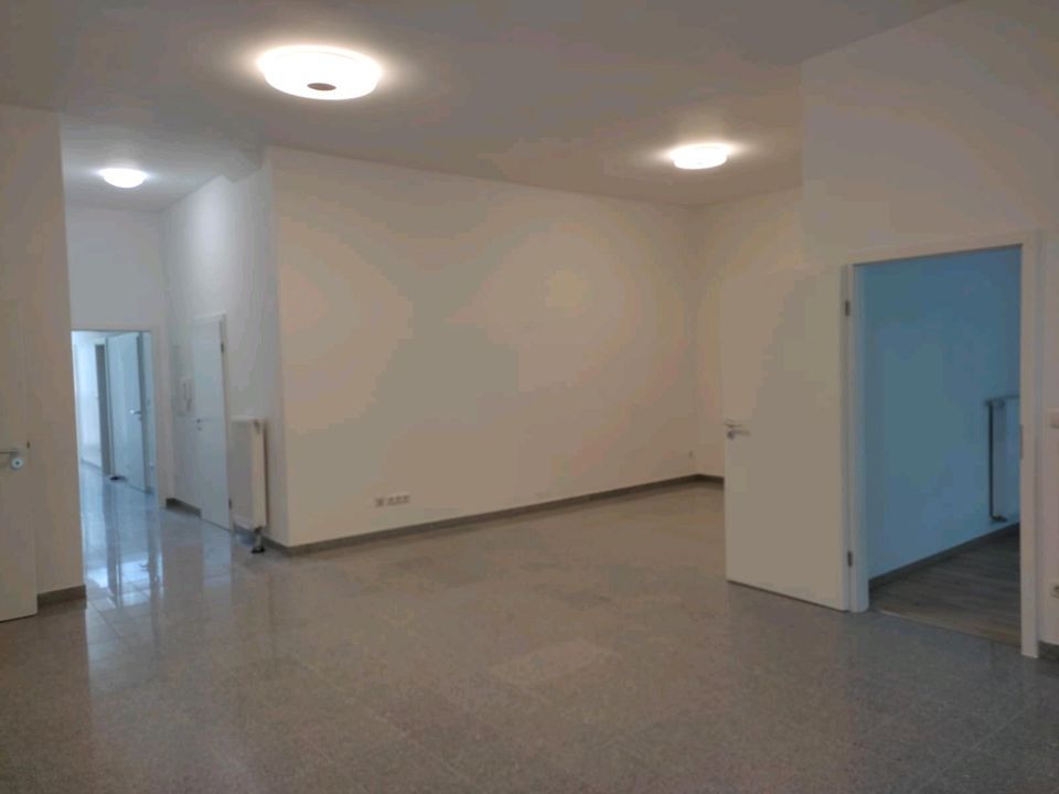 Moderne 6,5-Zimmer-Erdgeschosswohnung im Herzen Langwassers in Nürnberg (Mittelfr)