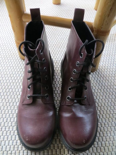 Boots Stiefel in Bordeaux Weinrot von H&M Divided - 36 in Berlin