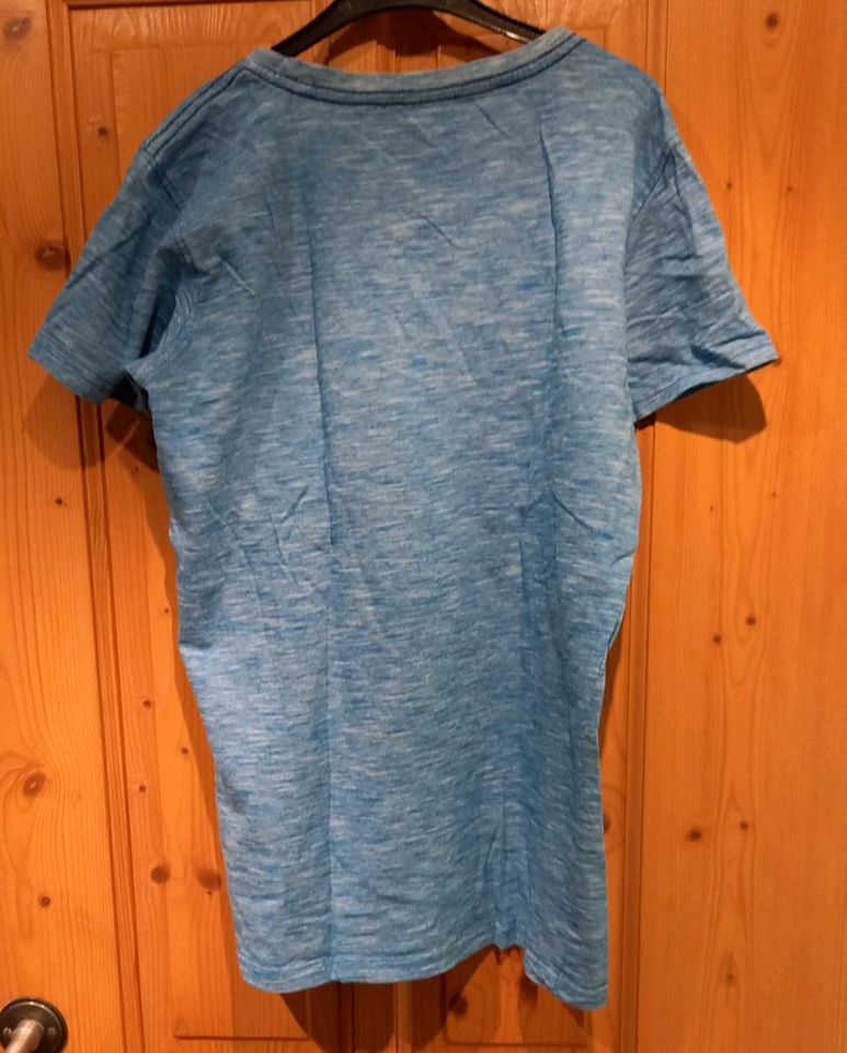 blaues T-Shirt von Takko in Stötten