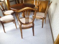 Stil-Möbel mit 6 Stühlen, Nussbaum Hessen - Bruchköbel Vorschau