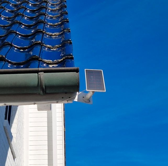 Arlo Ultra WLAN Überwachungskamera + Basisstation + Solarpanel in Großenkneten