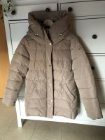 Esprit Winterjacke Gr. M beige goldene Details Niedersachsen - Salzgitter Vorschau