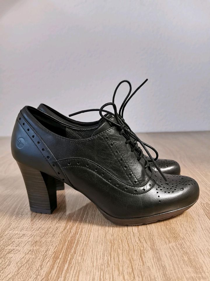 Tamaris Schnürhalbschuhe Leder Gr. 40 Stiefeletten Pumps wie neu in Solingen