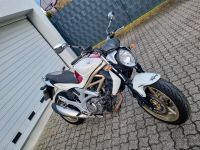 Suzuki Gladius SV 650 ABS wenig km rot-weiß Bayern - Neufahrn Vorschau