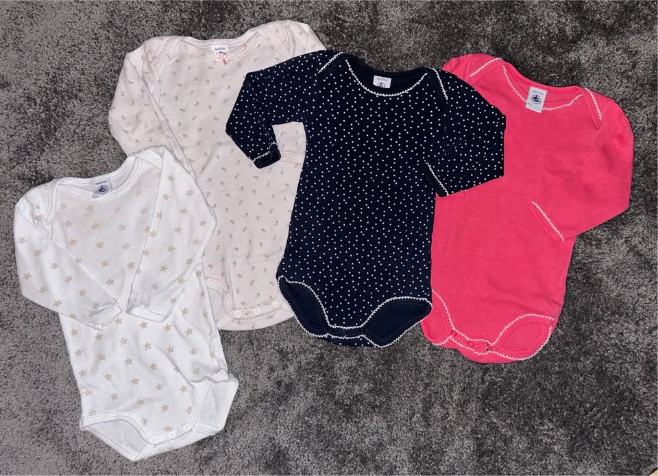 4 Bodys von Petit Bateau in 67cm / 6m - Body in München