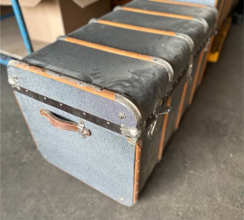 Alter 2x Truhe Koffer Tisch Regal Aufbewahrung Vintage in Frankfurt am Main