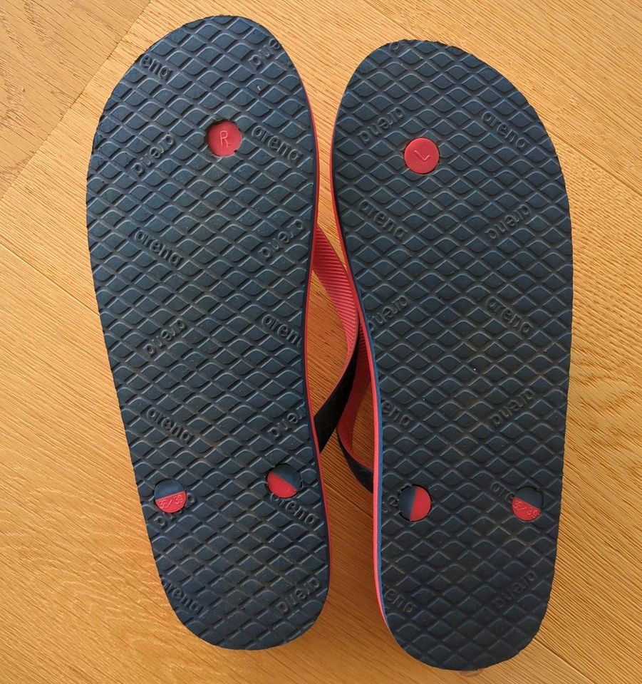 2 Paar Arena Flip Flops, Gr.38, neuwertig, evtl Zwillinge in Wutha-Farnroda