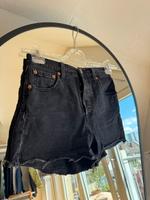Schwarz/Graue Levi’s-Shorts/ Hotpants (Jeans) in Größe 26 Düsseldorf - Hafen Vorschau