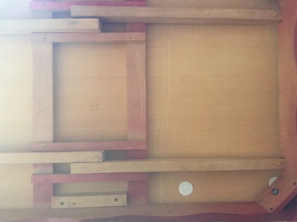 Tisch Esstisch, ausziehbar 2-8 Pers. Holz massiv rot vintage in Kiel