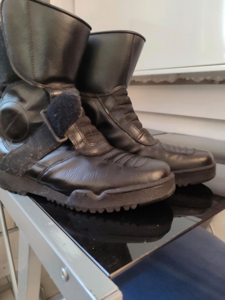 Motorrad Stiefel Größe 40 in Holzerode