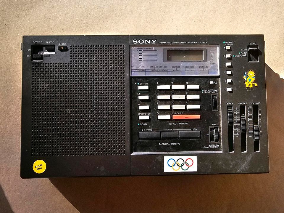 Sony ICF 2001 Radio Weltempfänger funktioniert in Gerstungen