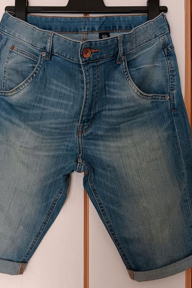 Neue Jeans Short Gr 164 in Tamm