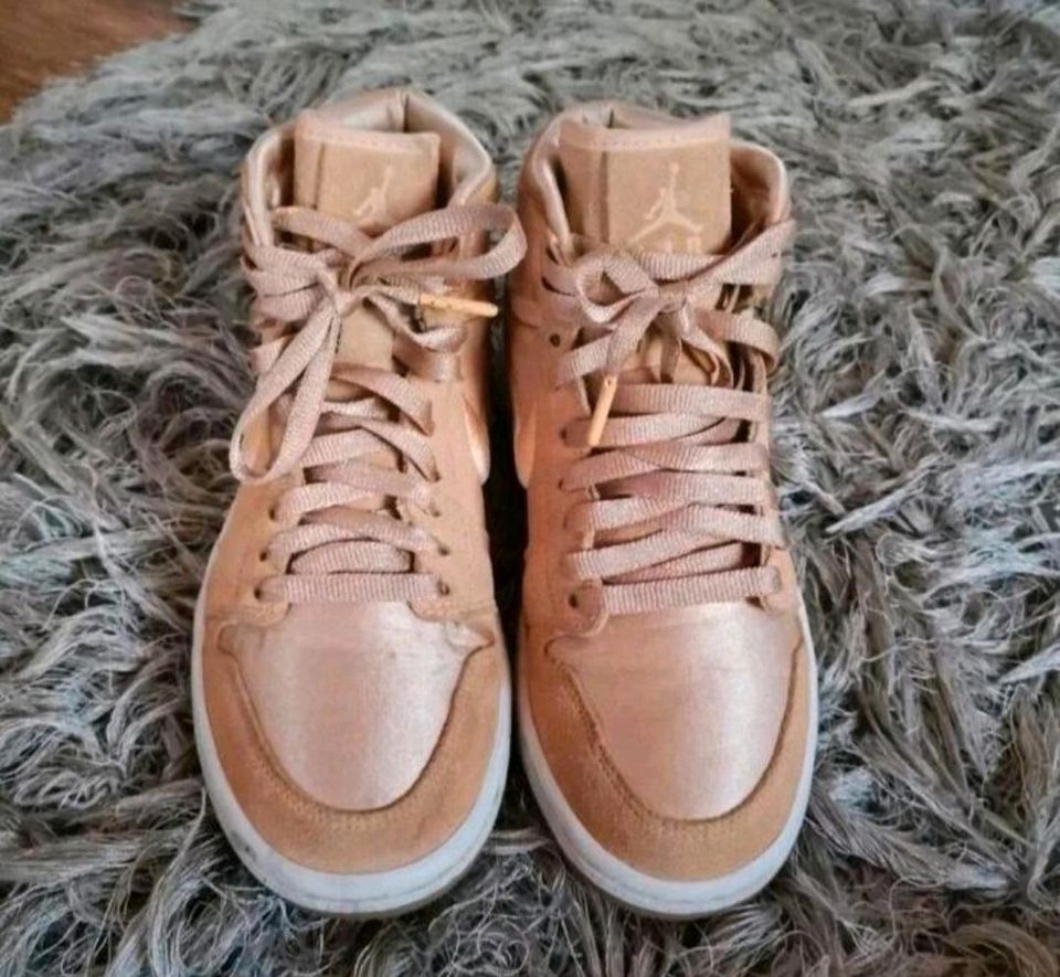 Jordan 1 retro high season of her (ice peach) in Landshut