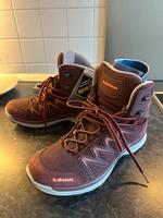 LOWA Damen Wanderschuhe neu 39/40 Hessen - Lauterbach (Hessen) Vorschau