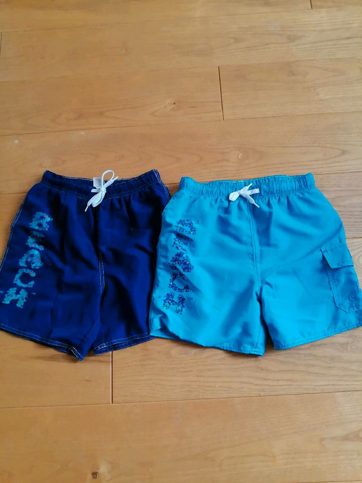 Set 2 Badeshorts, Badehosen, Gr. 116 in Eltville