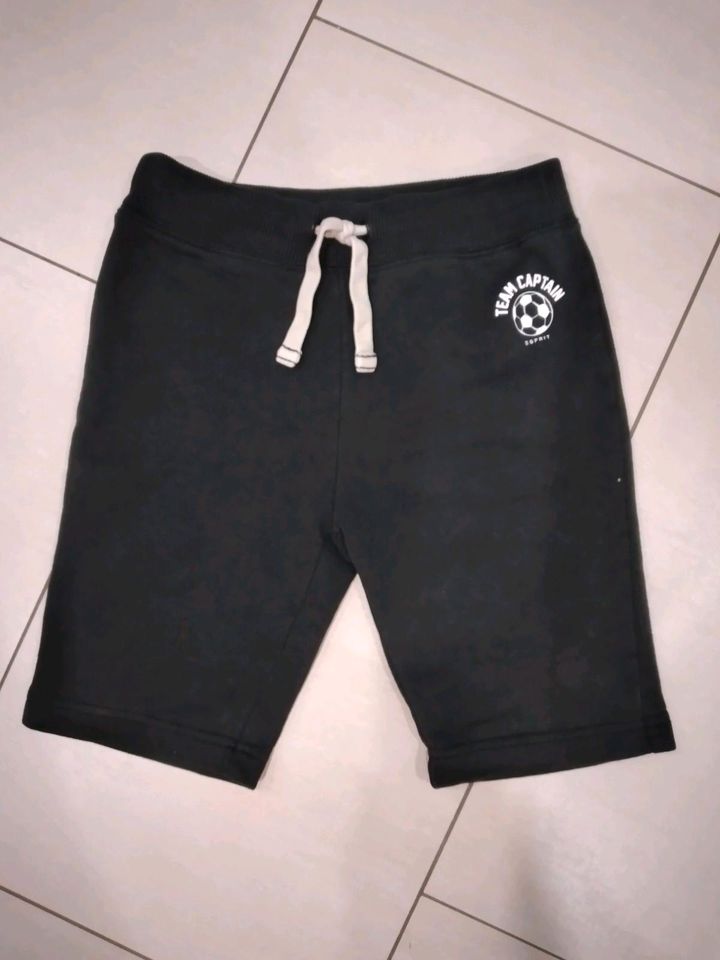 Jungen Esprit Sweatshorts Bermuda Größe 116 / 122 in Merzig