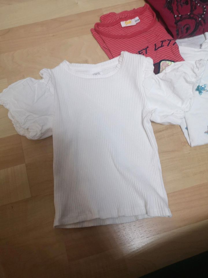 T-shirts gr 122/128 in Melsungen