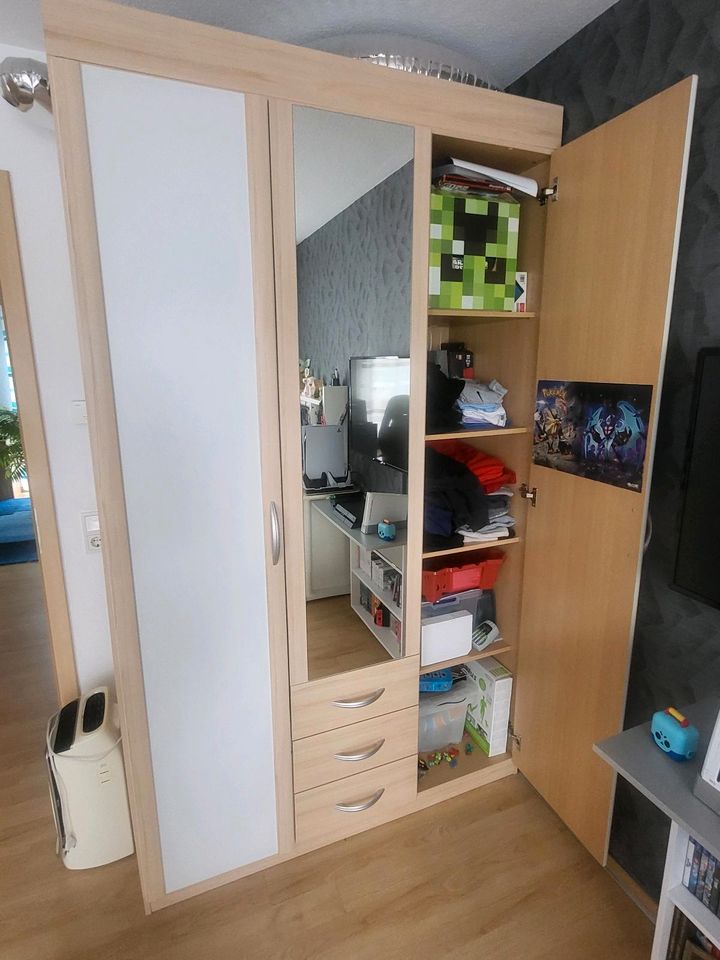 Kinderzimmer Schrank in Solingen