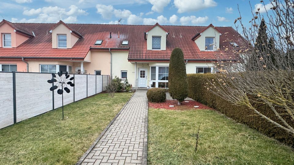 Reihenmittelhaus mit idyllischem Ausblick: Profitable Investition in Zscherndorf! in Zscherndorf