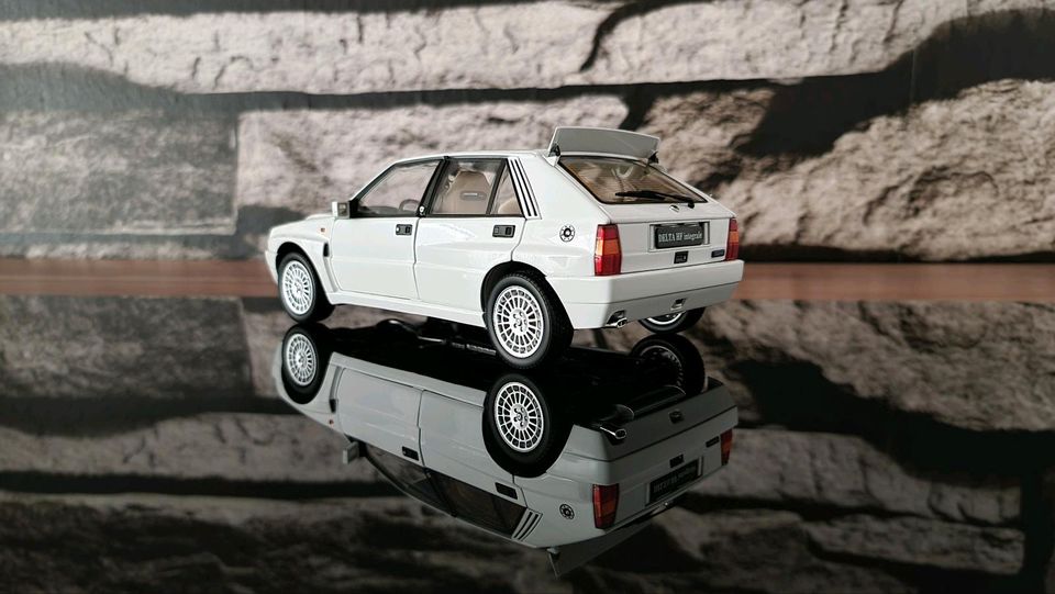 Lancia Delta HF Integrale Evoluzione 2 / Kyosho / weiß / 1:18 in Bremervörde