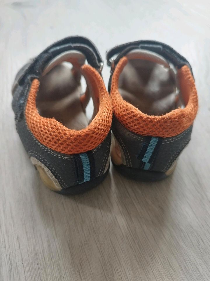 Schuhe Sandalen für Kind Junge Größe 25 in Gera